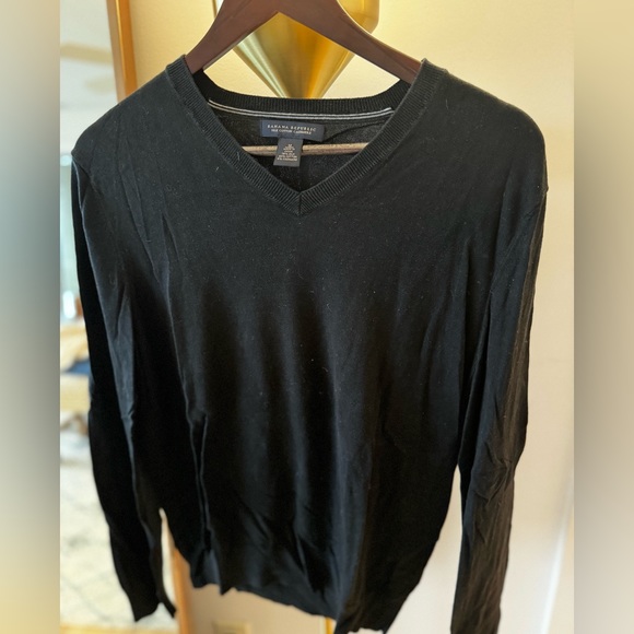 Banana Republic | Men’s Silk Cashmere Sweater | Black - Picture 3 of 3